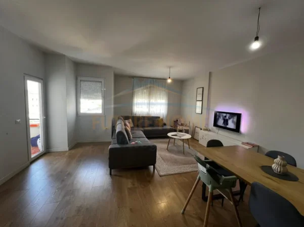 Tirane, shitet apartament 2+1+Ballkon Kati 4, 93 m² 148.000 € (Yzberisht)