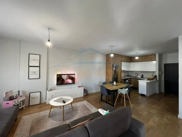 Tirane, shitet apartament 2+1+Ballkon Kati 4, 93 m² 148.000 € (Yzberisht)