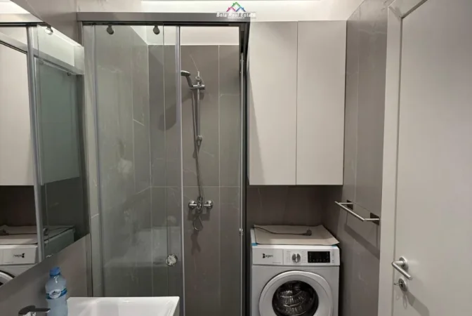 Tirane, jepet me qera apartament 1+1+Ballkon Kati 2, 65 m² 520 € (univers city)