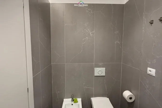Tirane, jepet me qera apartament 1+1+Ballkon Kati 2, 65 m² 520 € (univers city)