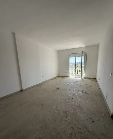 Tirane, shitet apartament 2+1 Kati 3, 125000 € (Kamez)