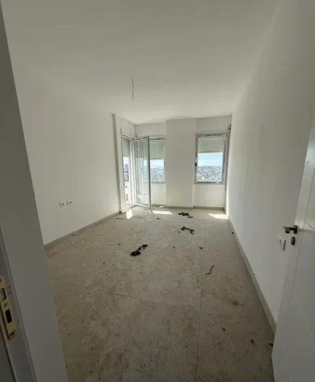 Tirane, shitet apartament 2+1 Kati 3, 125000 € (Kamez)