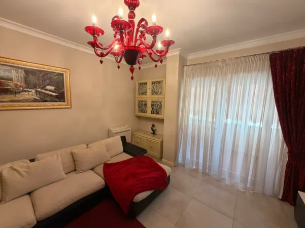 Tirane, jepet me qera apartament 2+1+Ballkon Kati 2, 110 m² 1.000 € (Komuna e Parisit)