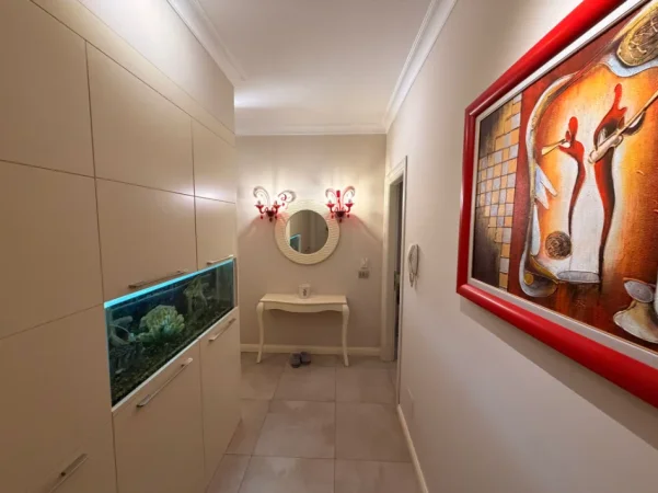 Tirane, jepet me qera apartament 2+1+Ballkon Kati 2, 110 m² 1.000 € (Komuna e Parisit)