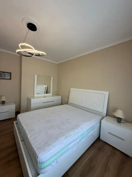 Tirane, jepet me qera apartament 2+1 Kati 4, 90 m² 1.200 € (Pazari i Ri.)