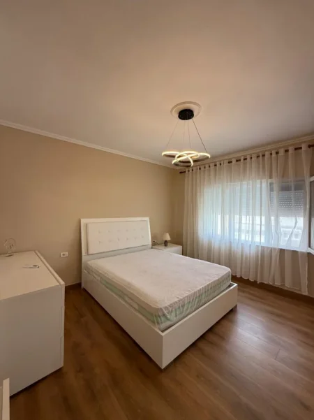 Tirane, jepet me qera apartament 2+1 Kati 4, 90 m² 1.200 € (Pazari i Ri.)