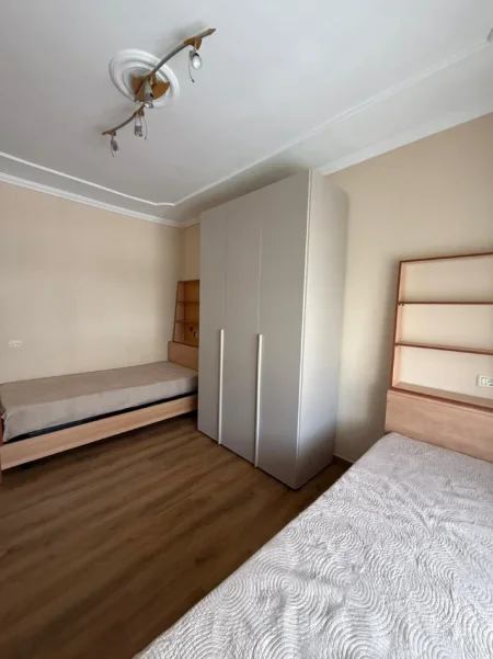 Tirane, jepet me qera apartament 2+1 Kati 4, 90 m² 1.200 € (Pazari i Ri.)
