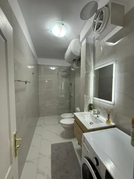 Tirane, jepet me qera apartament 2+1 Kati 4, 90 m² 1.200 € (Pazari i Ri.)