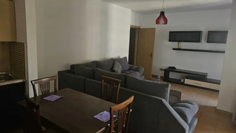 Tirane, jepet me qera apartament 2+1 Kati 8, 80 m² 580 € (21 Dhjetori)