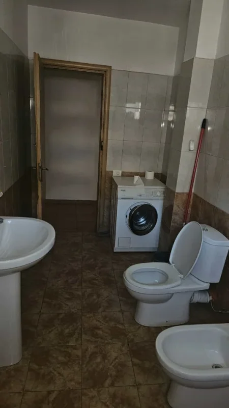 Tirane, jepet me qera apartament 2+1 Kati 8, 80 m² 580 € (21 Dhjetori)