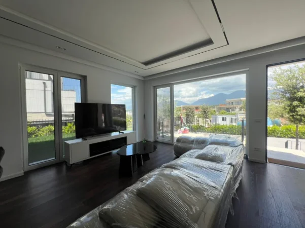 Tirane, jepet me qera Vile 3 Katshe , 4.000 € (Liqeni i Thatë)