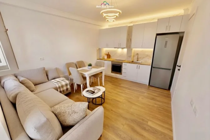 Tirane, jepet me qera apartament 1+1+Ballkon Kati 3, 63 m² 520 € (tregu elektrik)