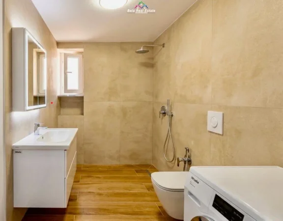 Tirane, jepet me qera apartament 1+1+Ballkon Kati 3, 63 m² 520 € (tregu elektrik)