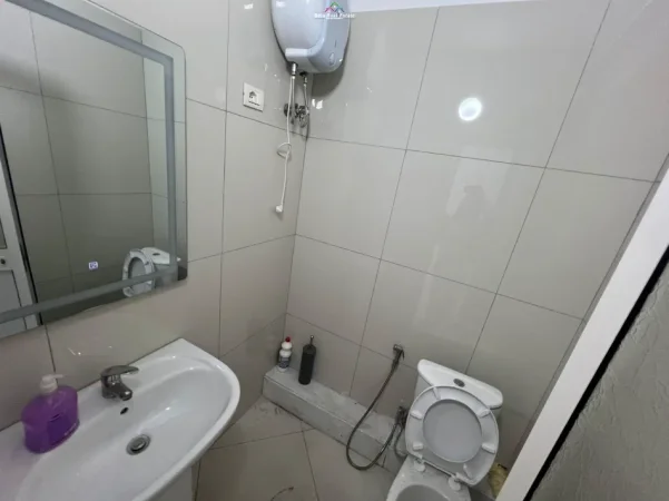 Tirane, jepet me qera ambjent biznesi Kati 2, 160 m² 2.000 € (teodor keko)