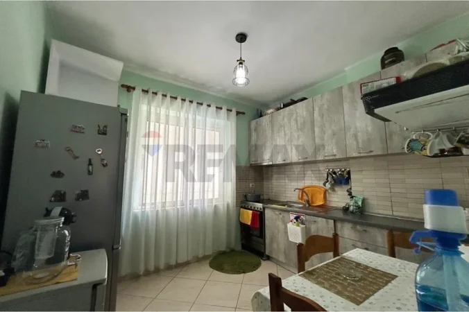 Vlore, jepet me qera apartament 2+1 Kati 2, 120 m² 600 € (Blv.Isamil Qemali, Vlore)