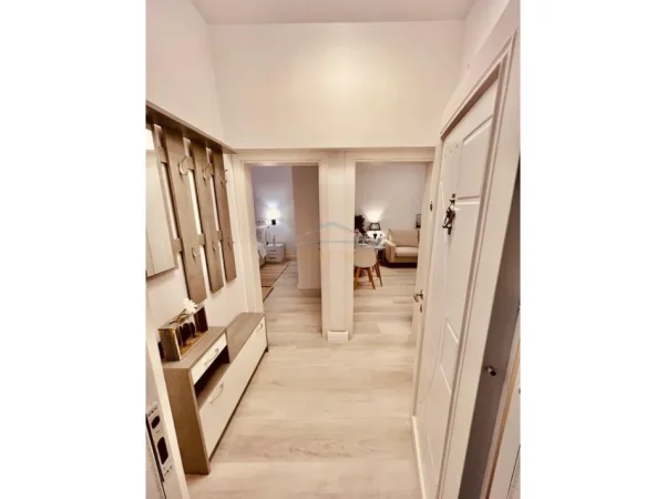 Tirane, shitet apartament 1+1+Ballkon Kati 4, 44 m² 175.000 € (Bllok)