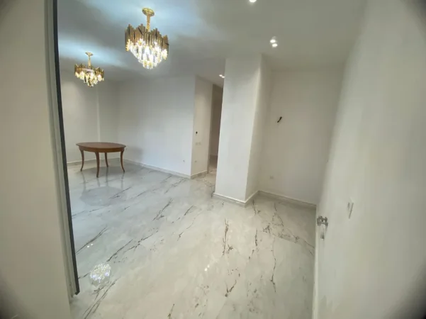 Tirane, jepet me qera ambjent biznesi Kati 1, 93 m² 1.600 € (Liqeni i Thate)