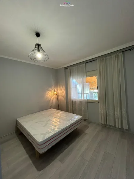 Tirane, jepet me qera apartament 1+1+Ballkon Kati 1, 70 m² 620 € (siri kodra)