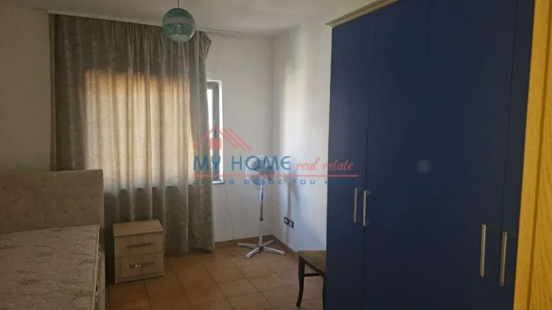 Tirane, jepet me qera apartament 2+1+Ballkon Kati 8, 80 m² 550 € (21 Dhjetori)