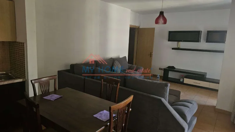 Tirane, jepet me qera apartament 2+1+Ballkon Kati 8, 80 m² 550 € (21 Dhjetori)