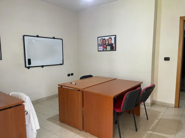 Tirane, jepet me qera ambjent biznesi , 200 m² 780 € (Don Bosko)