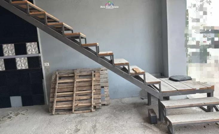 Tirane, jepet me qera dyqan Kati 0, 370 m² 4.500 € (shkoze)