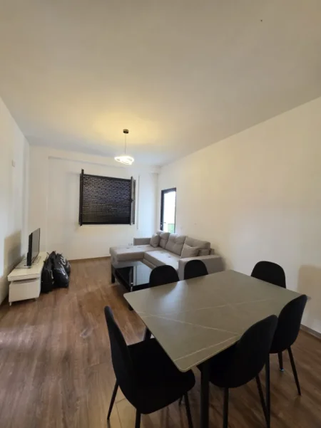 Tirane, jepet me qera apartament 2+1+Aneks+Ballkon Kati 6, 85 m² 500 € (paskuqan)