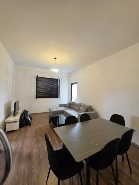 Tirane, jepet me qera apartament 2+1+Aneks+Ballkon Kati 6, 85 m² 500 € (paskuqan)