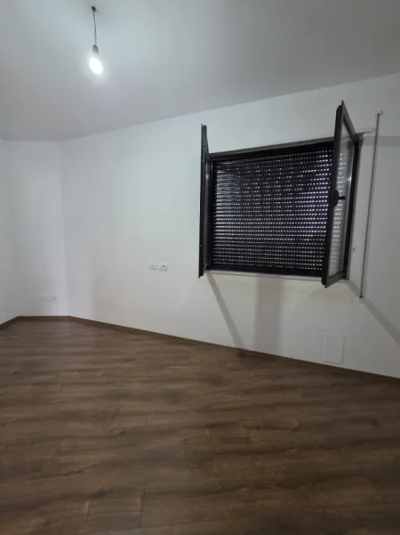 Tirane, jepet me qera apartament 2+1+Aneks+Ballkon Kati 6, 85 m² 500 € (paskuqan)