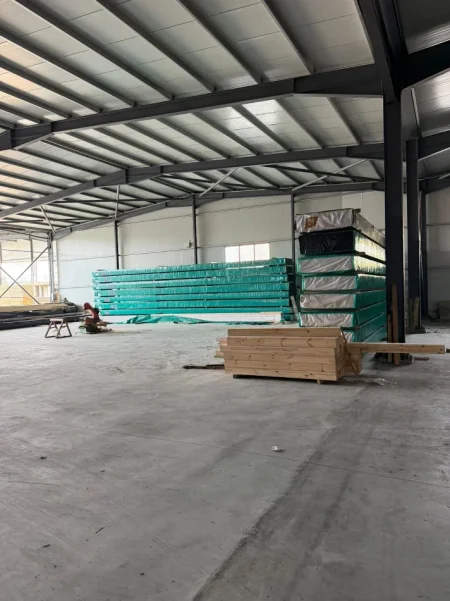 Durres, jepet me qera ambjent biznesi , 4.000 m² (Mbikalimi i Shkozetit)
