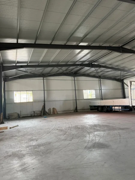 Durres, jepet me qera ambjent biznesi , 4.000 m² (Mbikalimi i Shkozetit)