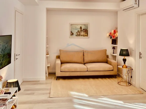 Tirane, shitet apartament 1+1 Kati 4, 50 m² 175.000 € (BLLOKU)