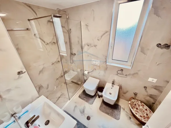 Tirane, shitet apartament 1+1 Kati 4, 50 m² 175.000 € (BLLOKU)