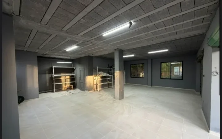 Tirane, jepet me qera magazine Kati 0, 95 m² 750 € (LAPRAKE)