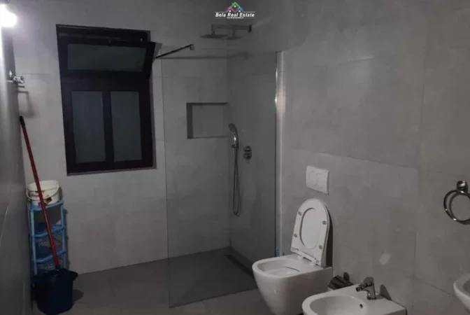 Tirane, jepet me qera Vile 1+1 Kati 2, 80 m² 470 € (Rruga Mic Sokoli)