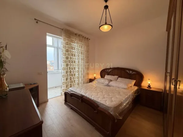 Tirane, jepet me qera apartament 2+1+Ballkon Kati 5, 75 m² 600 € 