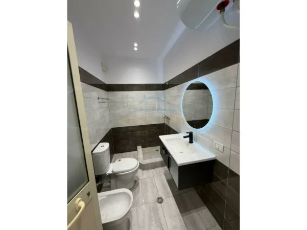 Tirane, shitet apartament 1+1 Kati 4, 61 m² 120.000 € (UNAZA E RE)