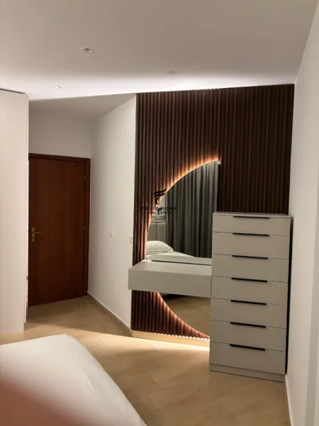 Tirane, jepet me qera apartament 1+1 Kati 4, 68 m² 800 € (KOPSHTI BOTANIK)
