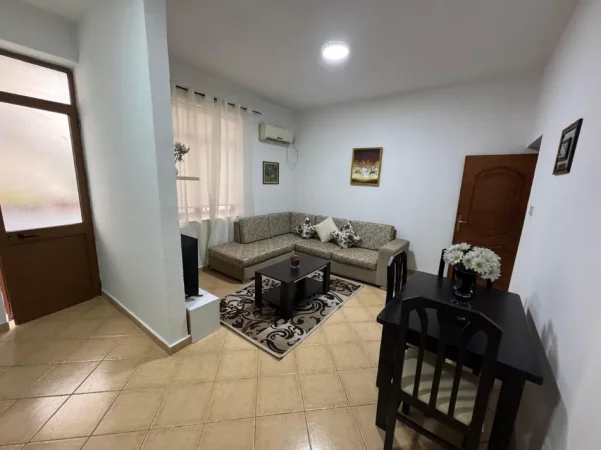 Tirane, jepet me qera apartament 1+1+Ballkon Kati 2, 60 m² 500 € 
