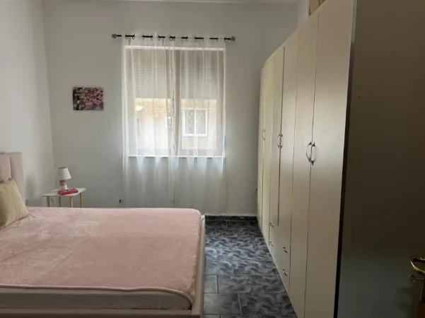 Tirane, jepet me qera apartament 1+1+Ballkon Kati 2, 60 m² 500 € 