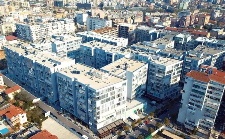 Tirane, jepet me qera ambjent biznesi Kati 0, 139 m² 2.500 € (Kompleksi Kika 2)