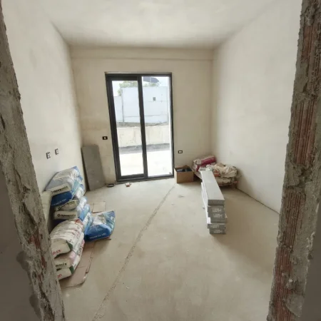 Tirane, shitet apartament 3+1+Ballkon Kati 1, 150 m² 477.000 € (Maison De La Terre – Mjull-Bathore)