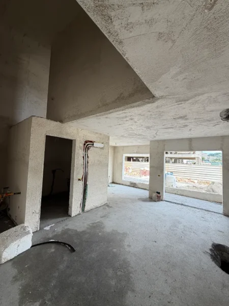 Durres, shitet apartament duplex 1+1+Ballkon Kati 1, 96 m² 81.600 € (Golem)