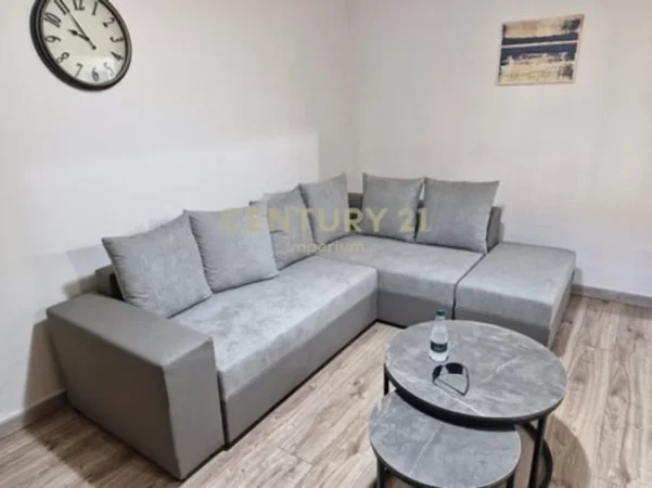 Tirane, jepet me qera apartament 1+1 Kati 3, 56 m² 450 € (irfan tomini)