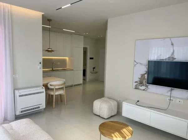 Tirane, jepet me qera apartament 1+1 Kati 8, 72 m² 650 € (BULEVARDI I RI)