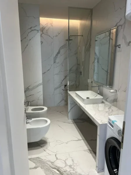 Tirane, jepet me qera apartament 1+1 Kati 8, 72 m² 650 € (BULEVARDI I RI)