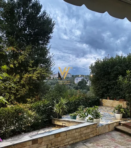 Tirane, jepet me qera apartament 2+1+Ballkon Kati 0, 130 m² 800 € (KOPSHTI ZOOLOGJIK)