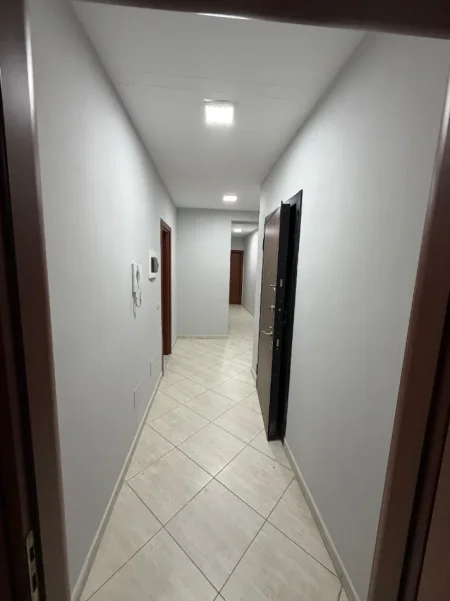 Tirane, jepet me qera apartament 2+1 Kati 7, 100 m² 720 € (Rruga Jordan Misja)