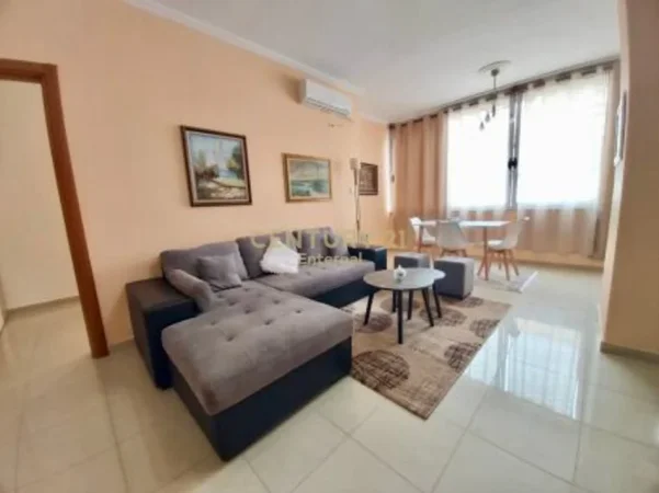 Tirane, jepet me qera apartament 1+1 Kati 3, 80 m² 700 € (garda)