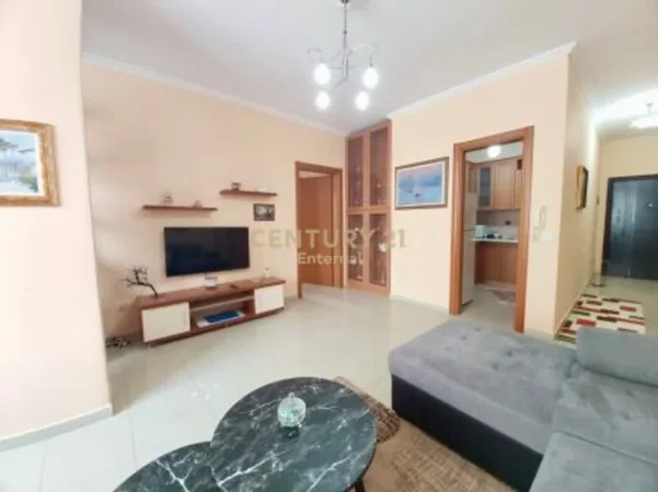 Tirane, jepet me qera apartament 1+1 Kati 3, 80 m² 700 € (garda)